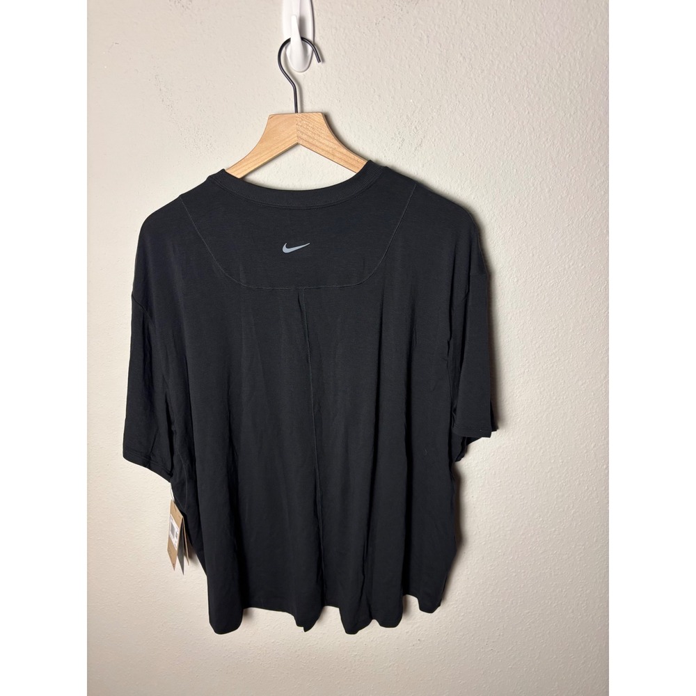 ☀️Nike Womens Training T-Shirt Black Loose Fit Plus Size 2X FN2816-010 NEW - Picture 4 of 4
